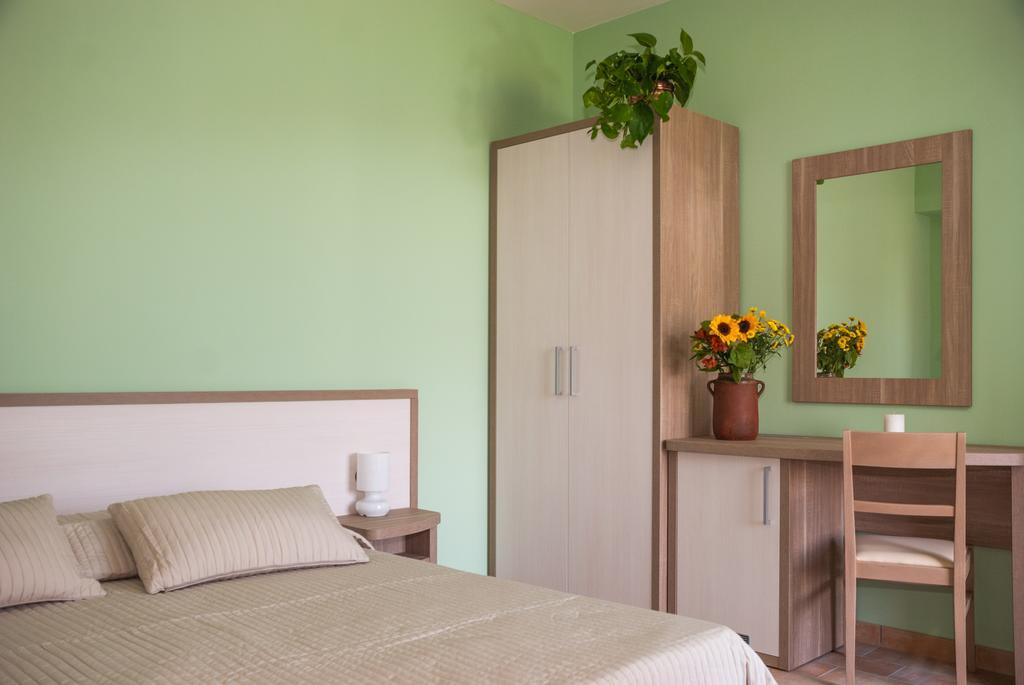 Gasthaus Casa Delfico Ristoro In Famiglia Teramo Zimmer foto