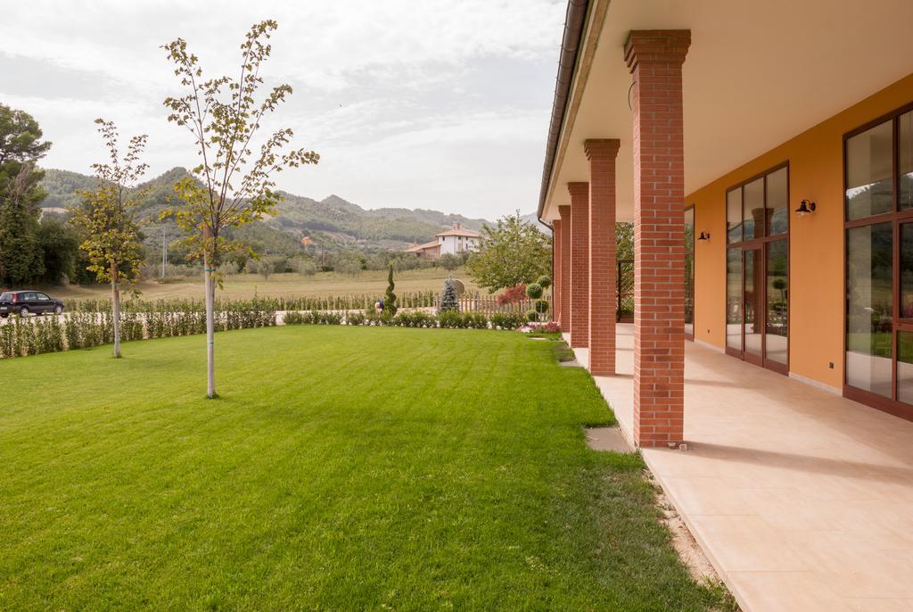 Gasthaus Casa Delfico Ristoro In Famiglia Teramo Exterior foto