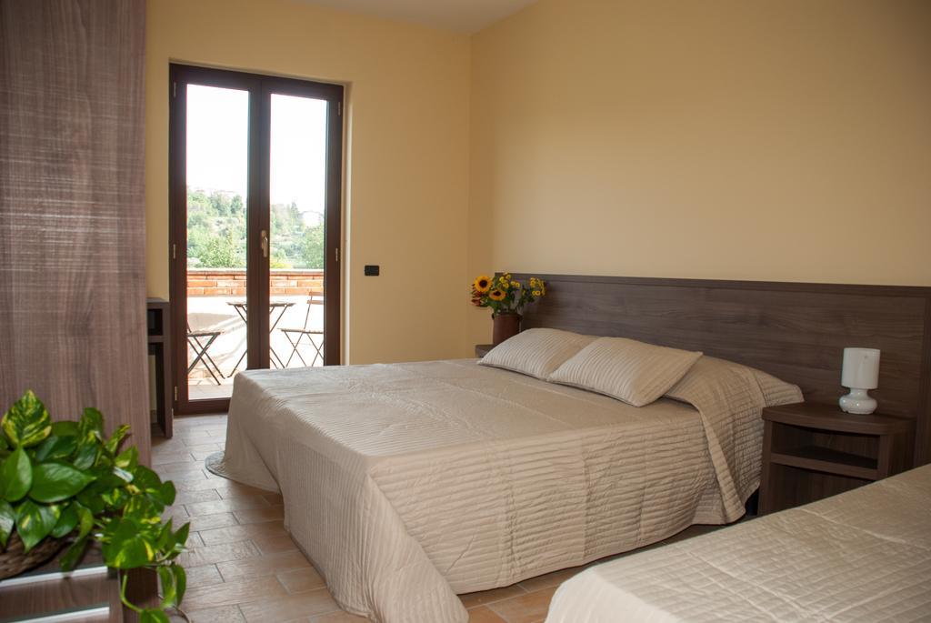 Gasthaus Casa Delfico Ristoro In Famiglia Teramo Zimmer foto