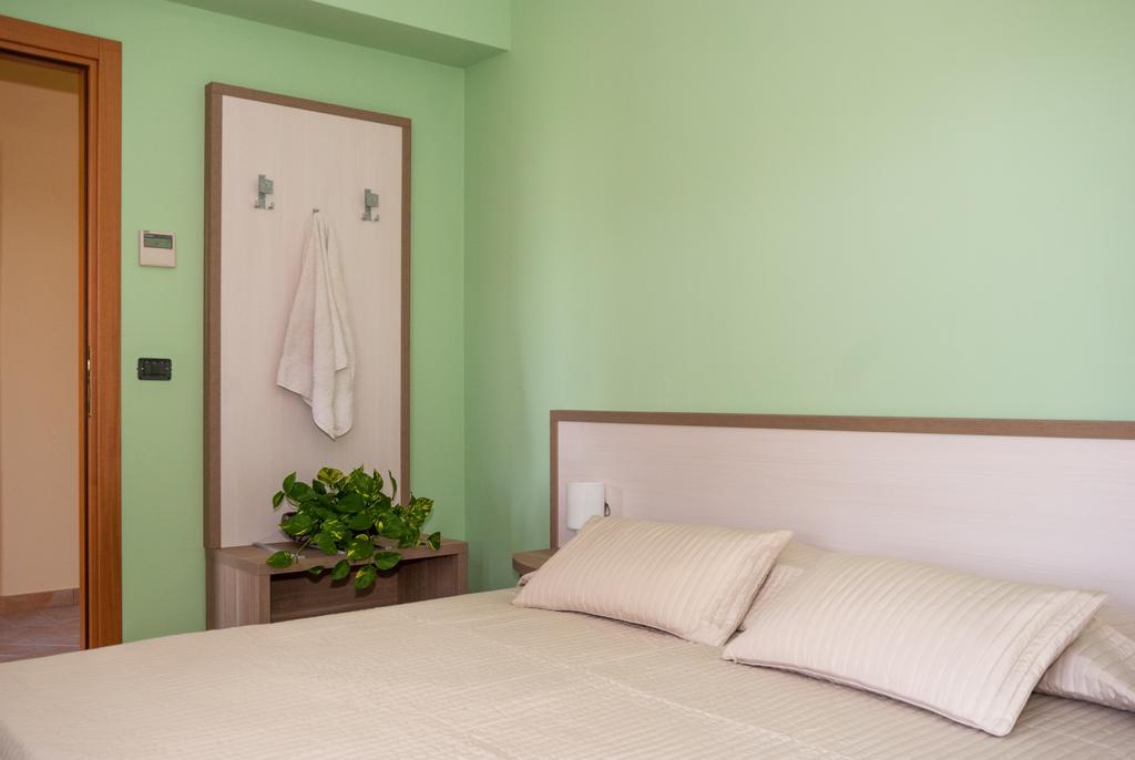 Gasthaus Casa Delfico Ristoro In Famiglia Teramo Zimmer foto
